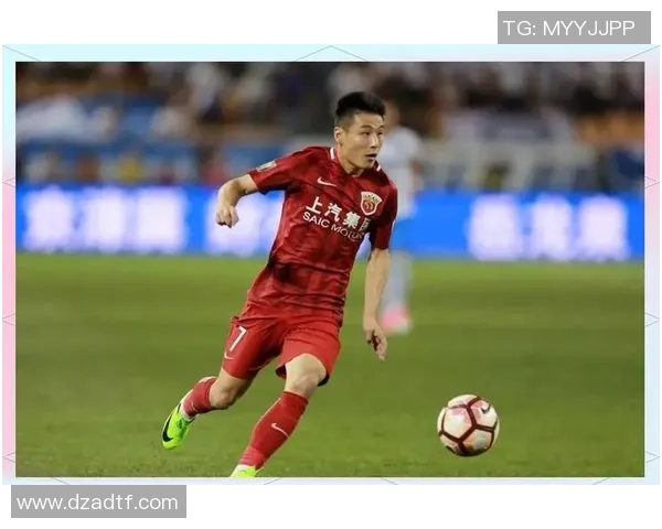 中国足球三大球星人物解析与辉煌瞬间全面解读